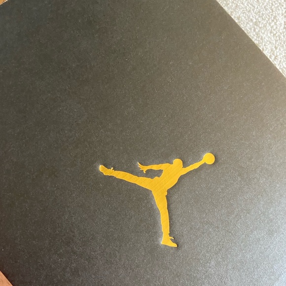 SOLD- Air Jordan 1 Mid Shoe Crimson Tint - Picture 4 of 9